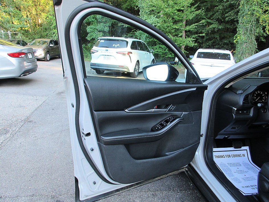 Mazda CX-30 photo 9