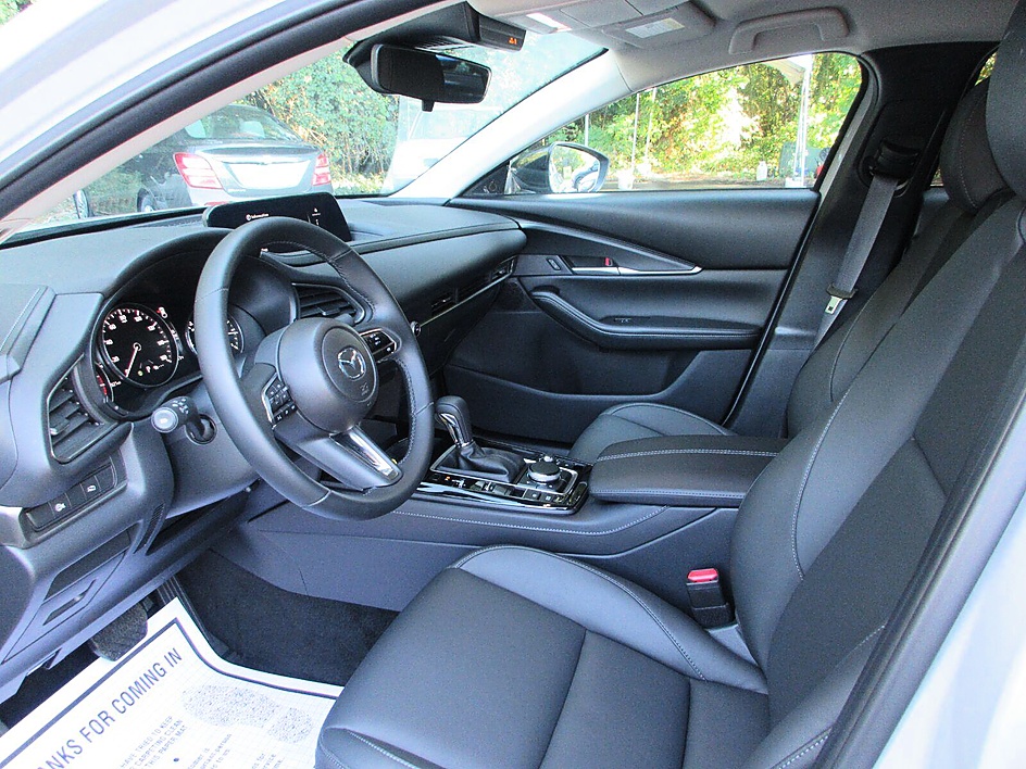 Mazda CX-30 photo 10