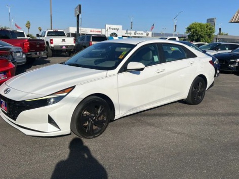 2021 Hyundai Elantra SEL's photo