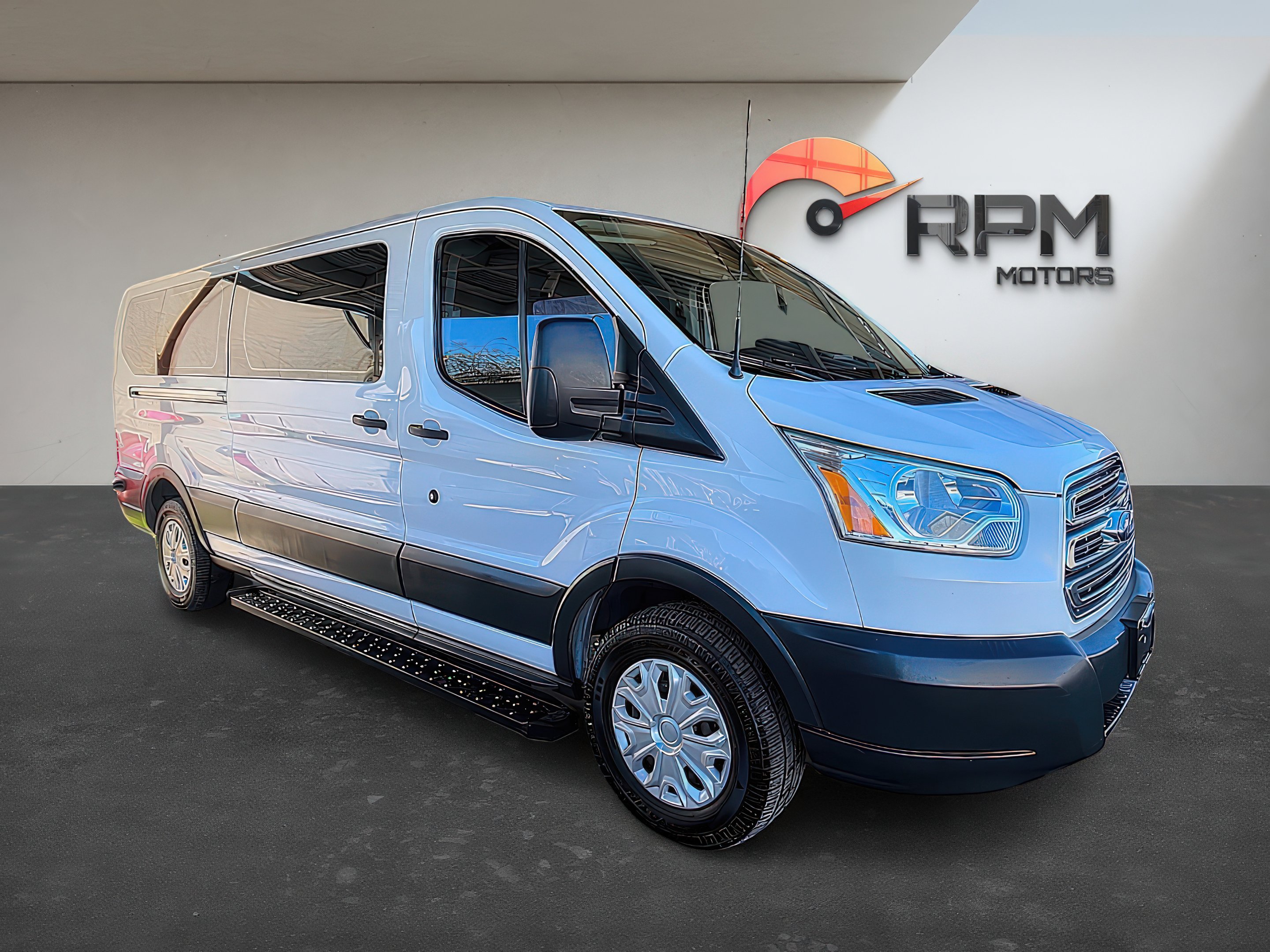 2018 Ford Transit 350 XLT Wagon Low Roof Sliding Pass. 148's photo