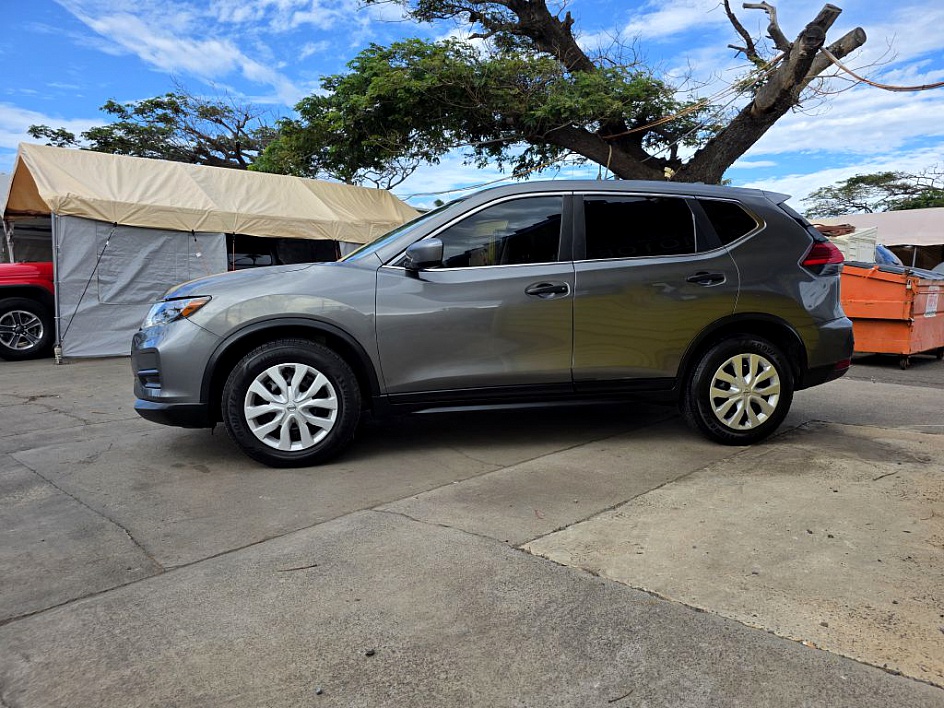 2017 Nissan Rogue S photo 2
