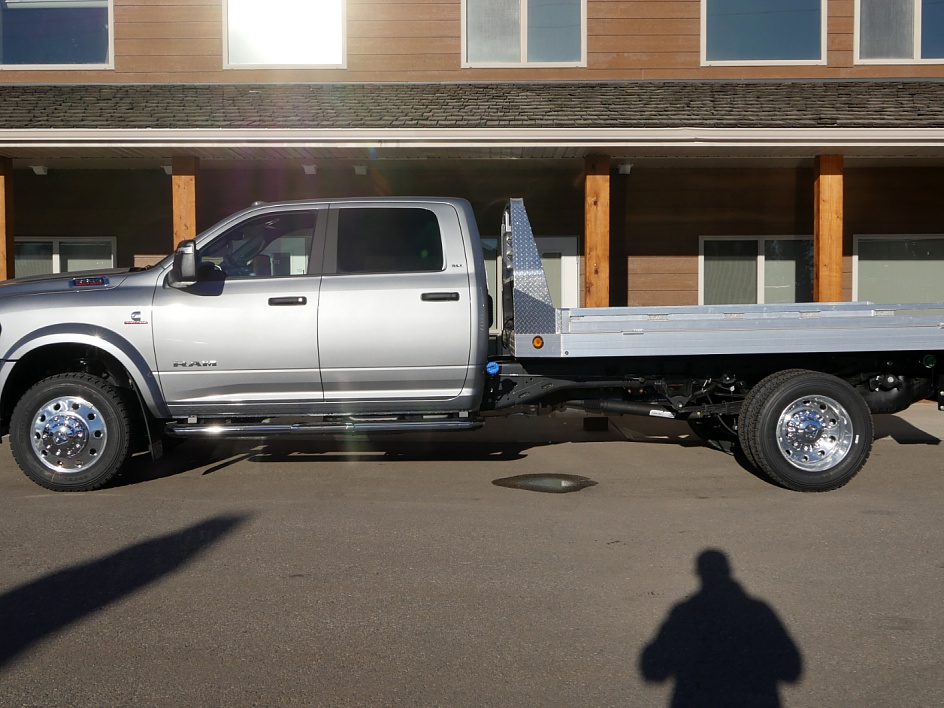 2024 RAM 5500 CHASSIS CAB SLT Diamond West Sales is Alberta and