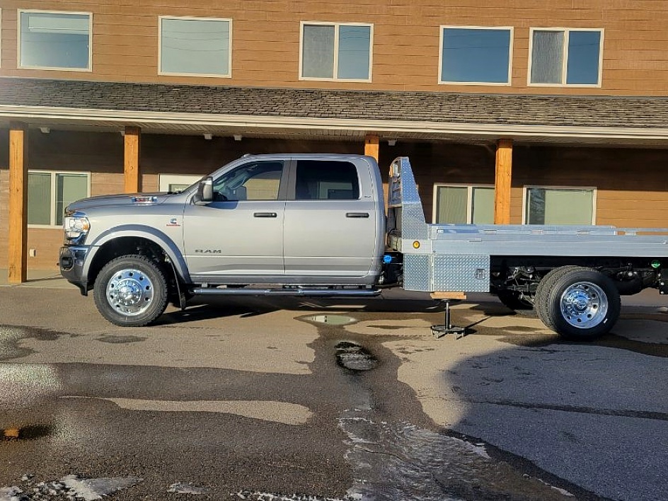 2024 RAM 5500 CHASSIS CAB SLT Diamond West Sales is Alberta and