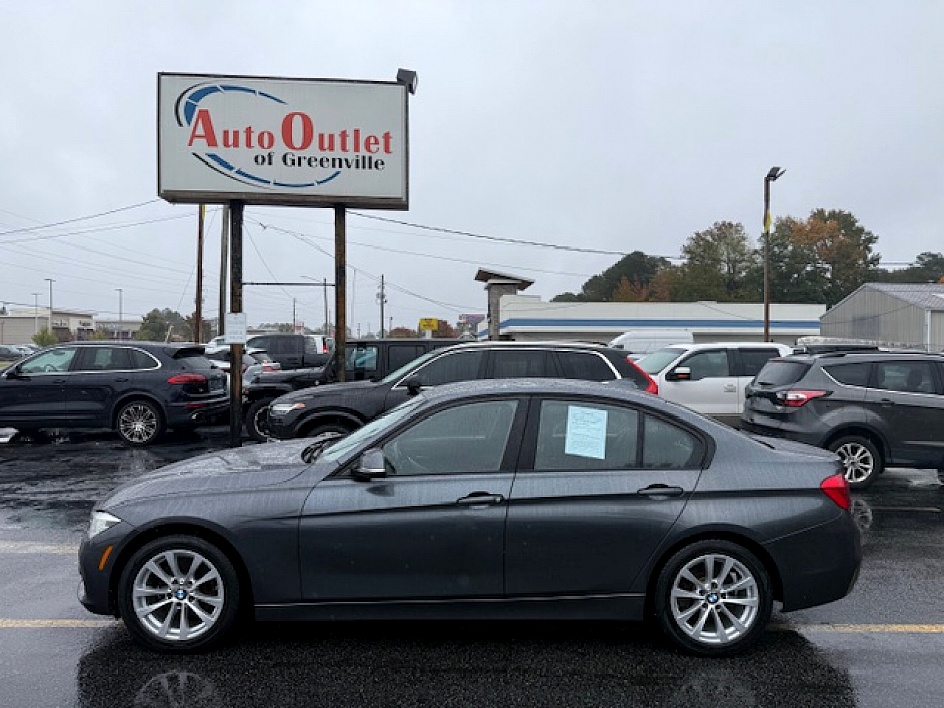 2018 BMW 3 Series 320i Sedan's photo