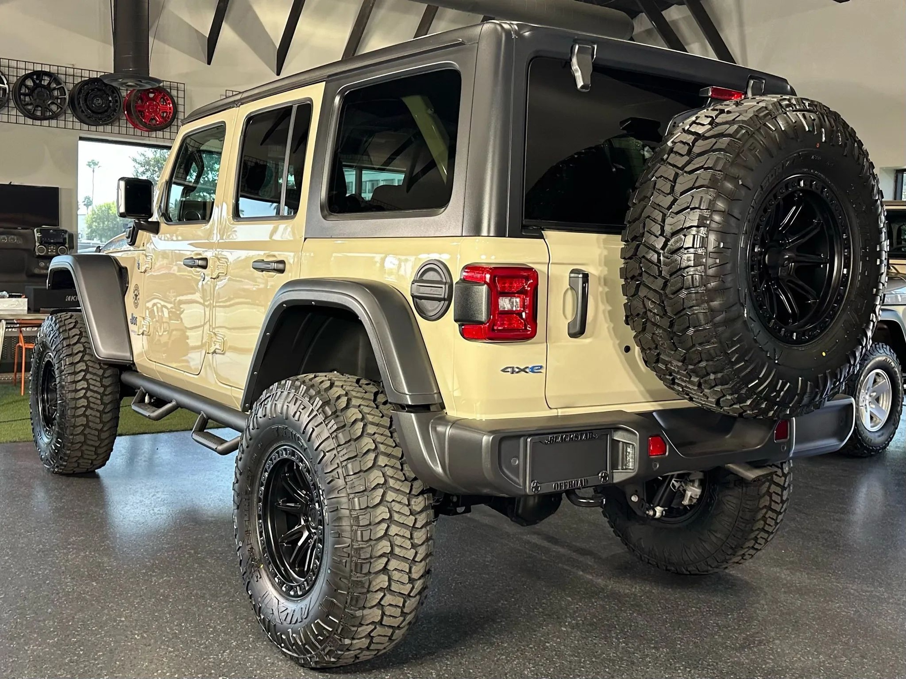 2022 Jeep Wrangler Unlimited Rubicon 4XE - Photo 9