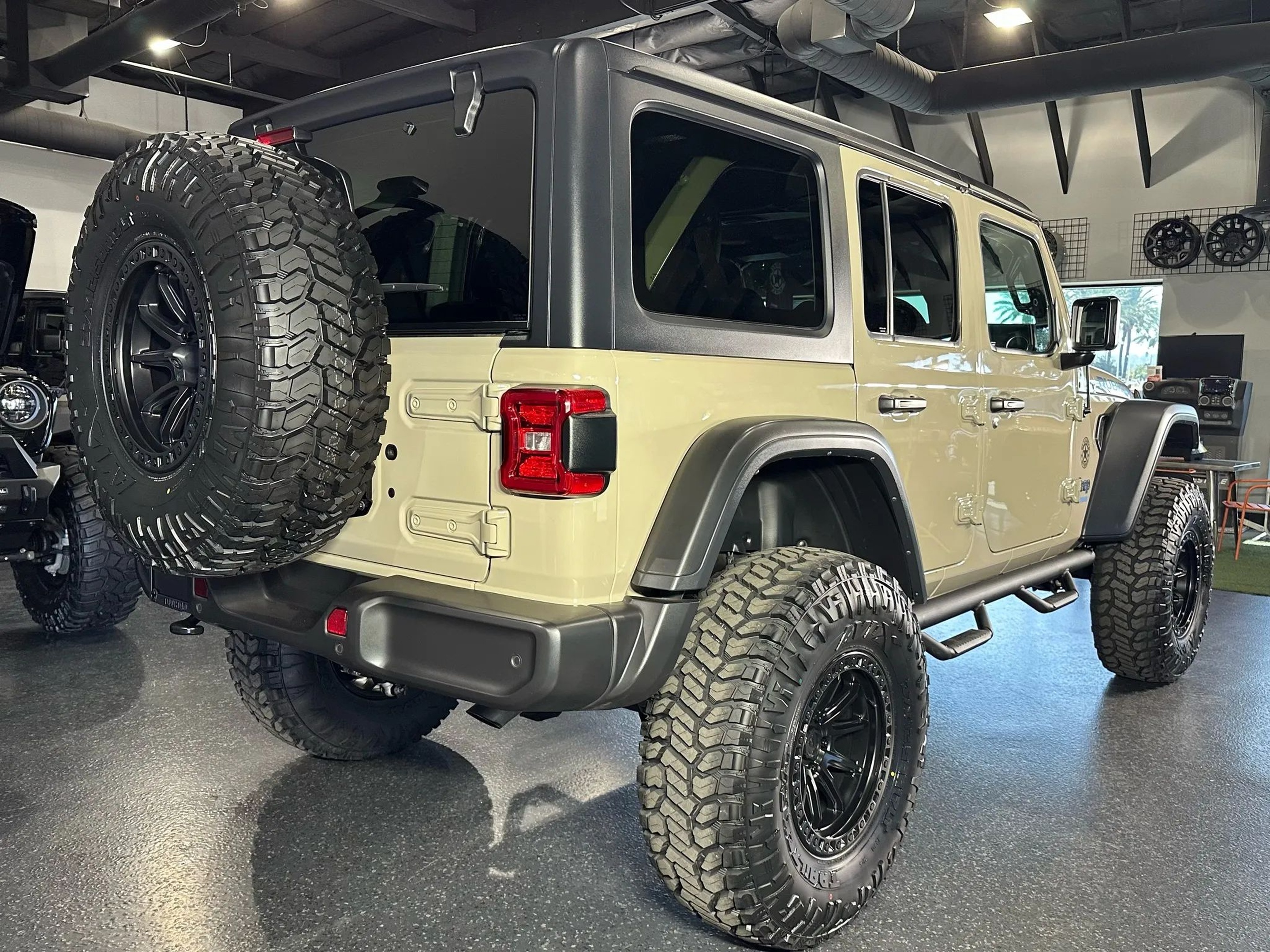 2022 Jeep Wrangler Unlimited Rubicon 4XE - Photo 12