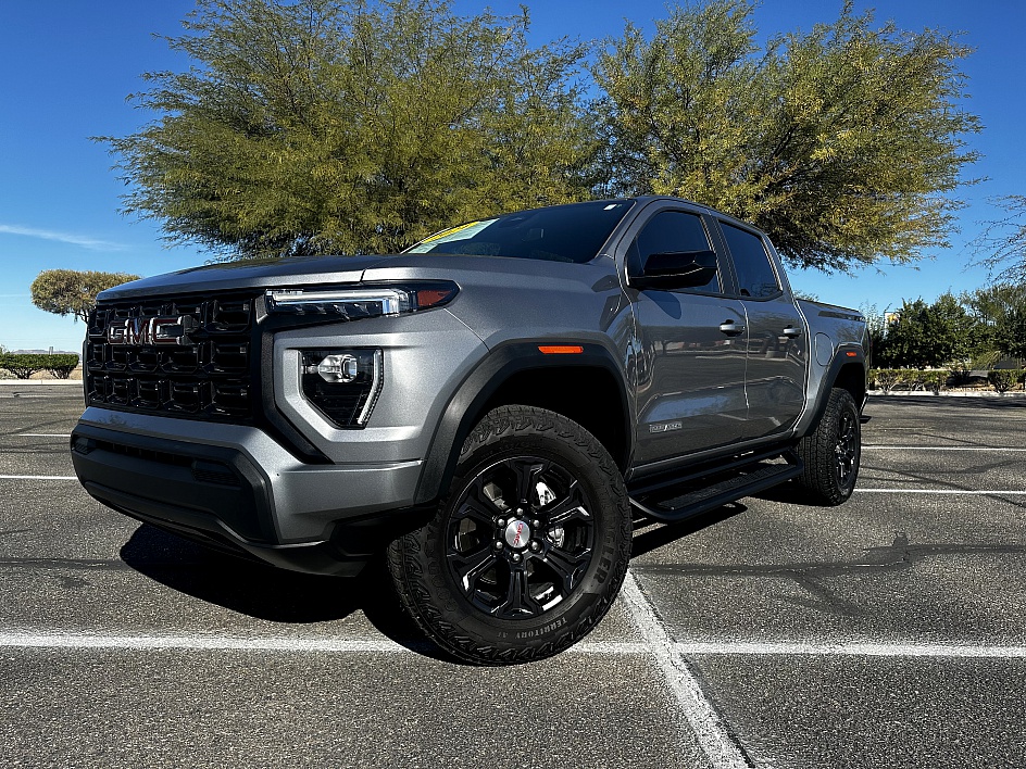 2024 GMC Canyon Elevation's photo