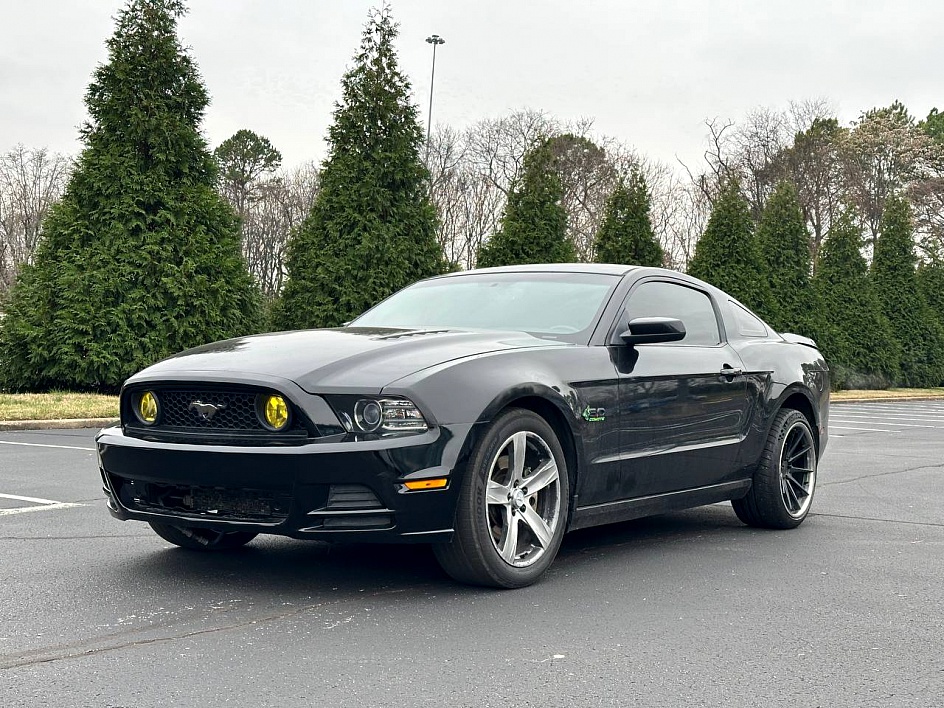 2013 Ford Mustang GT Premium's photo