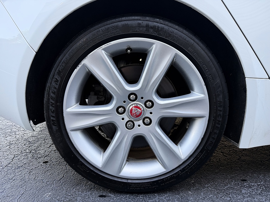 2018 Jaguar XE Premium - Photo 26