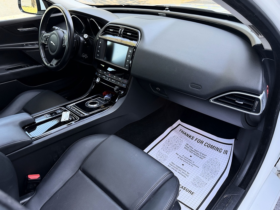2018 Jaguar XE Premium - Photo 13