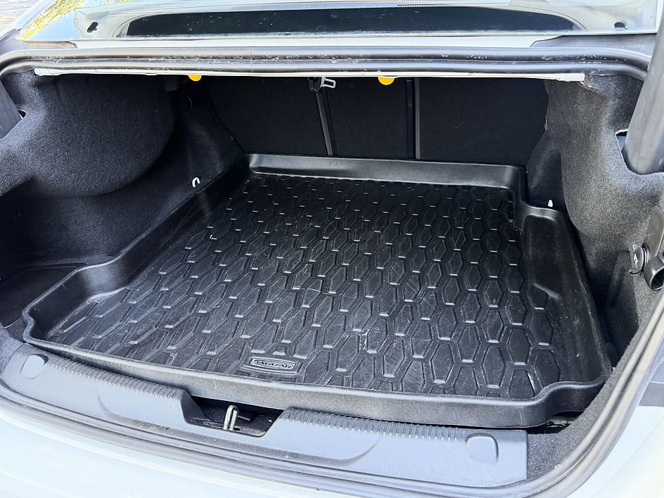 2018 Jaguar XE Premium - Photo 19