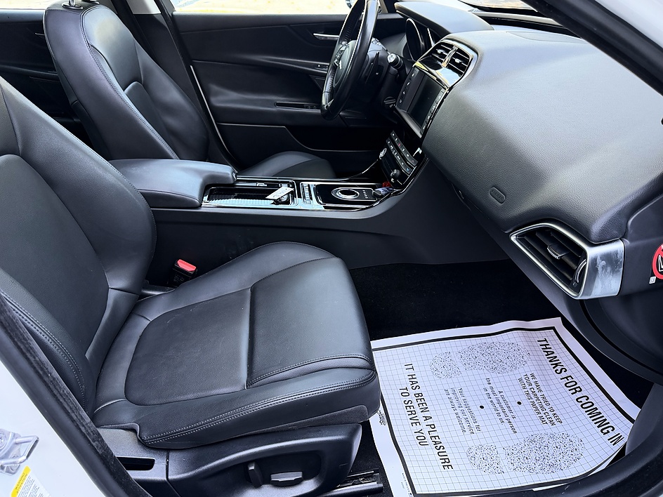 2018 Jaguar XE Premium - Photo 11