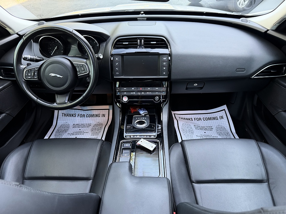 2018 Jaguar XE Premium - Photo 9