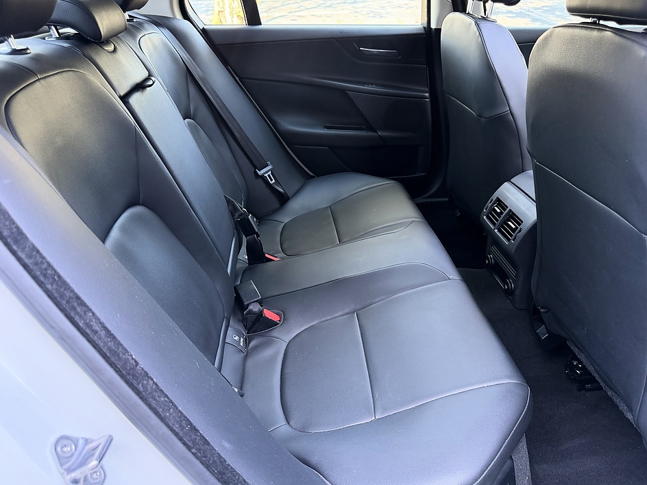 2018 Jaguar XE Premium - Photo 14