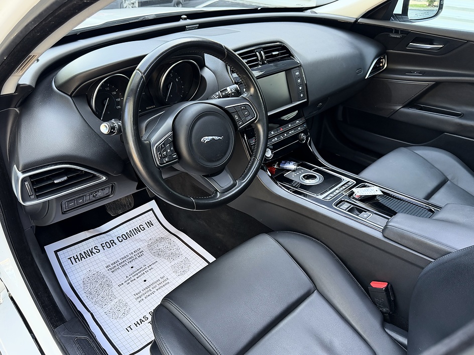 2018 Jaguar XE Premium - Photo 12