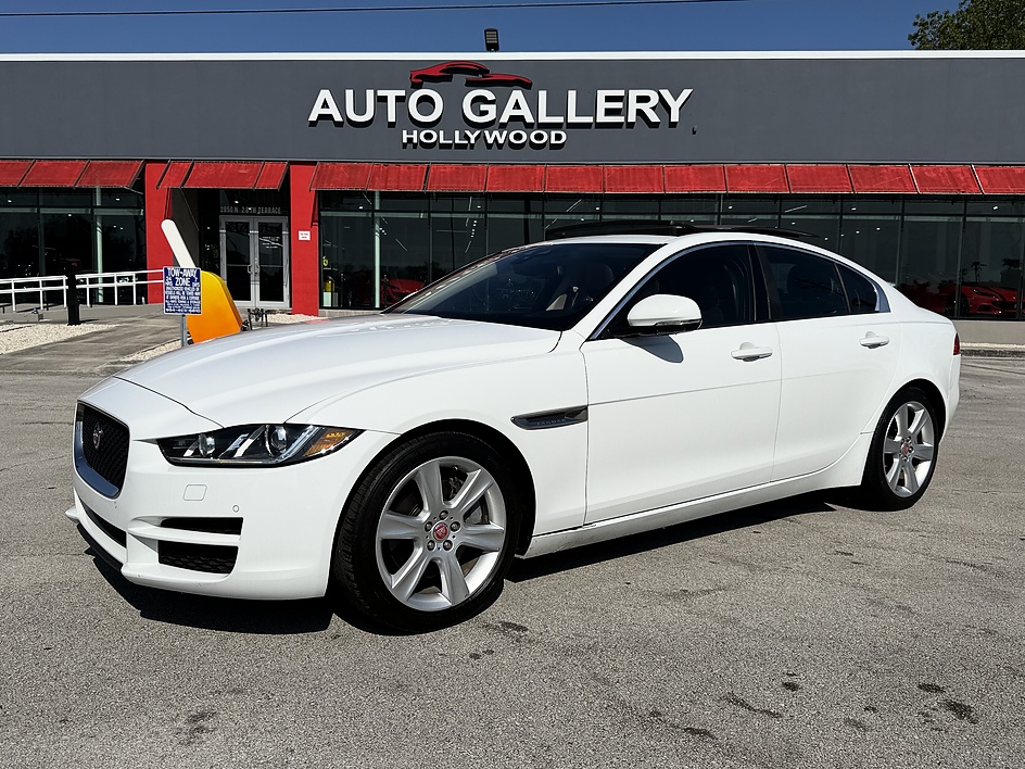 2018 Jaguar XE 25t Premium's photo