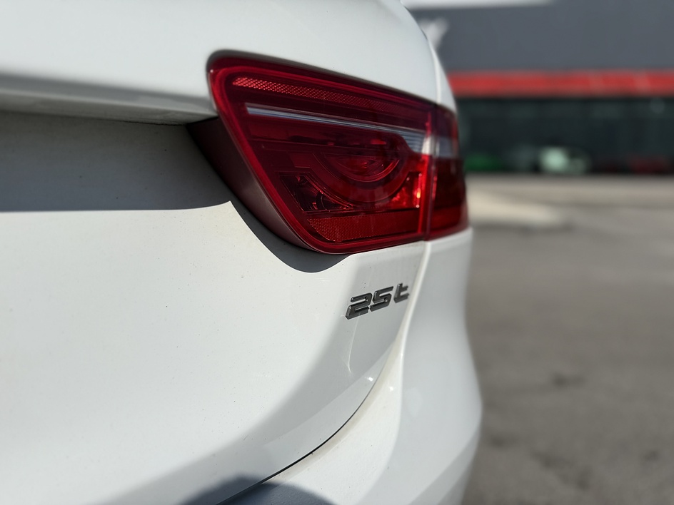 2018 Jaguar XE Premium - Photo 25