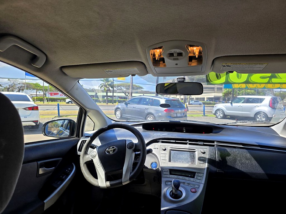 2014 Toyota Prius photo 3