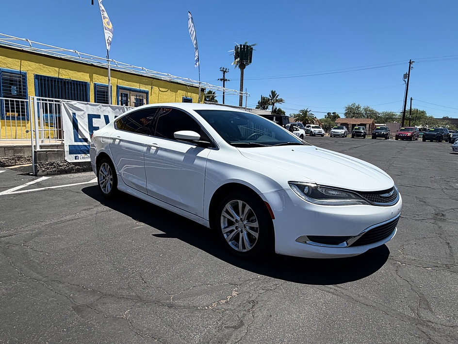 2015 Chrysler 200 Limited's photo