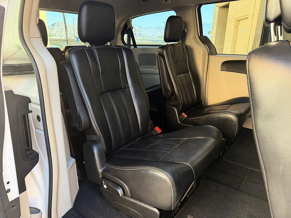 2015 Chrysler Town & Country Touring - Photo 36