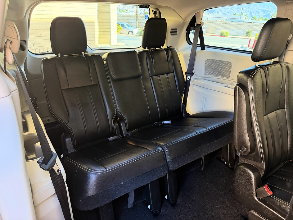 2015 Chrysler Town & Country Touring - Photo 15