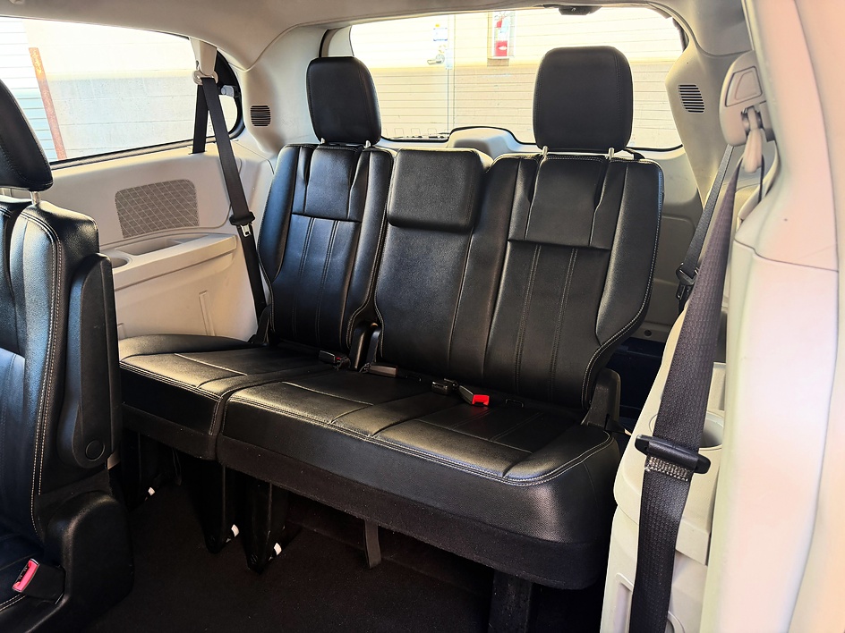 2015 Chrysler Town & Country Touring - Photo 14