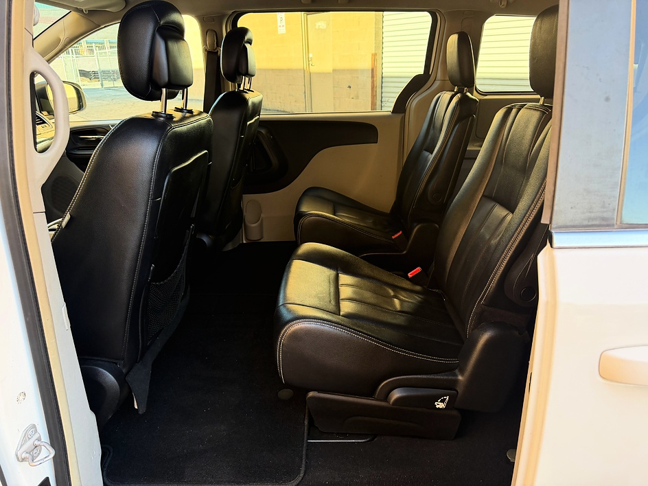 2015 Chrysler Town & Country Touring - Photo 38