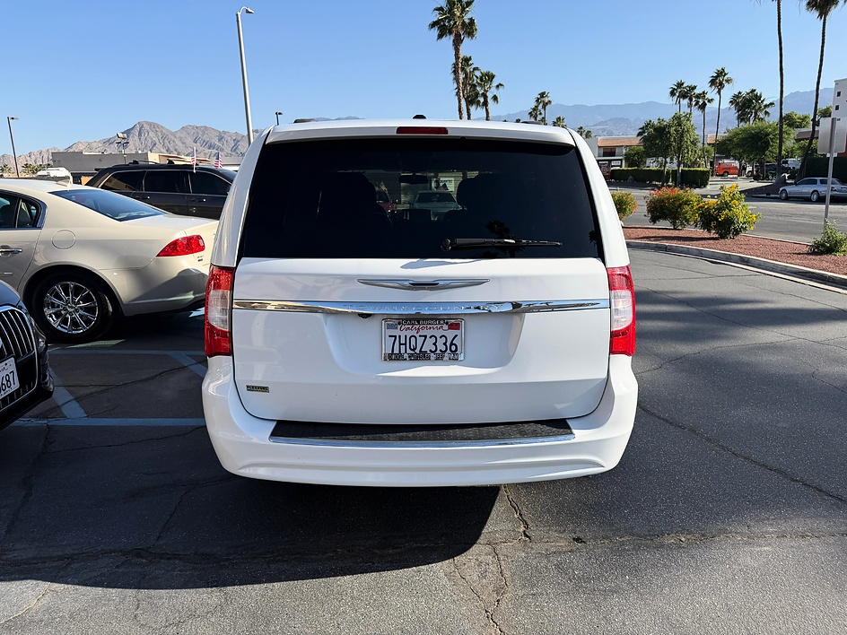 2015 Chrysler Town & Country Touring - Photo 20
