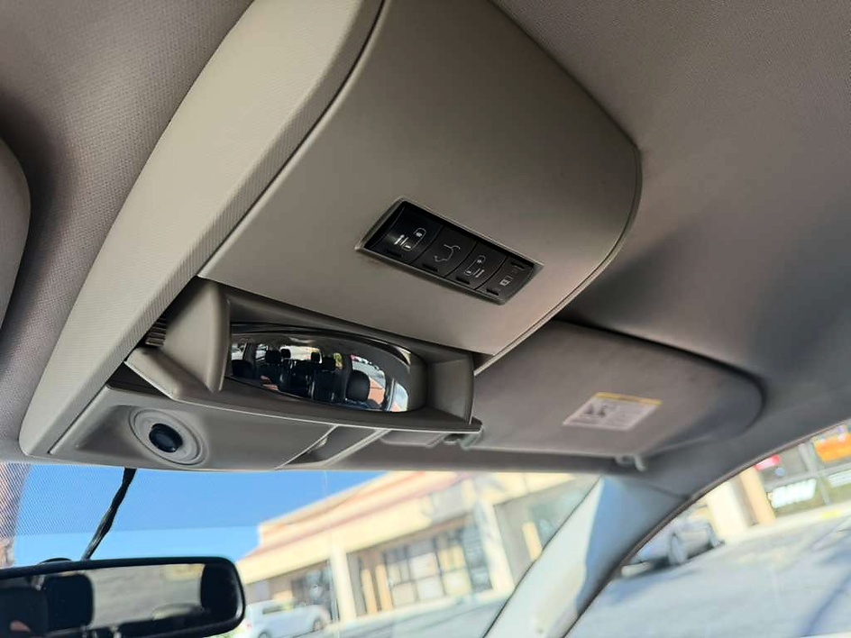 2015 Chrysler Town & Country Touring - Photo 34
