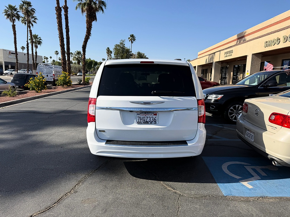 2015 Chrysler Town & Country Touring - Photo 19