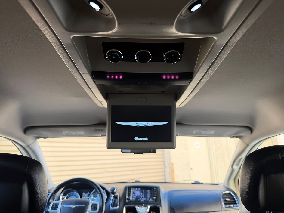 2015 Chrysler Town & Country Touring - Photo 6