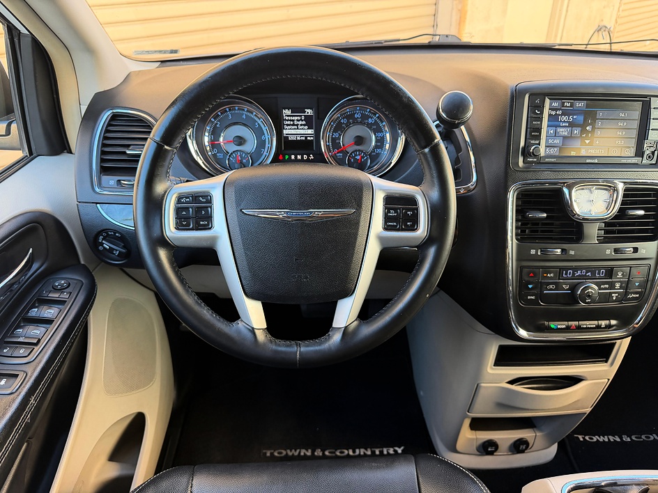 2015 Chrysler Town & Country Touring - Photo 10