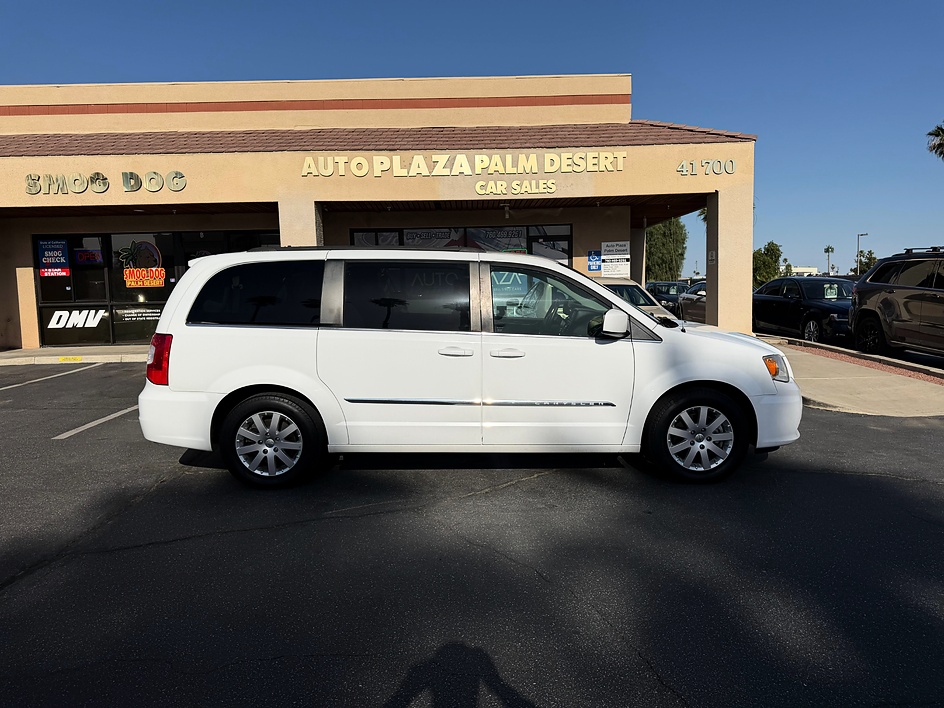 2015 Chrysler Town & Country Touring - Photo 21