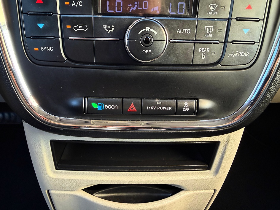 2015 Chrysler Town & Country Touring - Photo 27