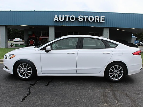 2017 Ford Fusion SE FWD's photo