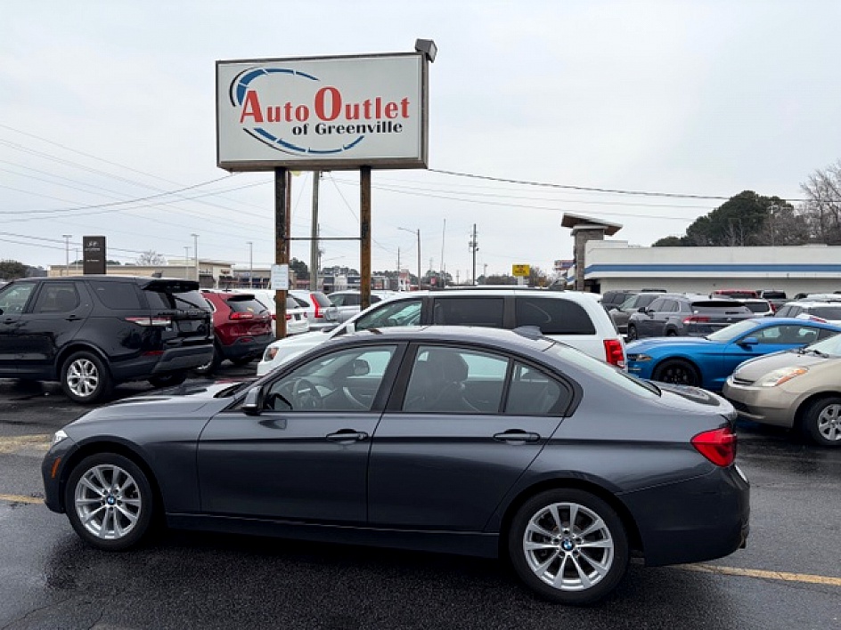 2017 BMW 3 Series 320i Sedan's photo