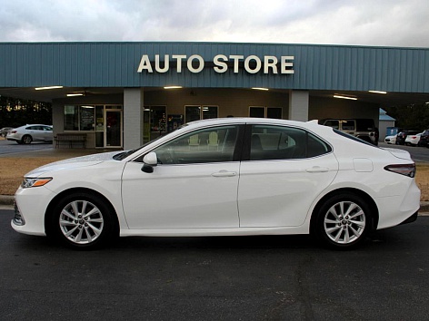 2022 Toyota Camry LE's photo