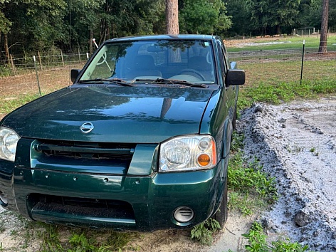 2002 Nissan Frontier XE's photo