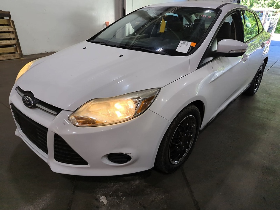 2013 Ford Focus SE Sedan's photo