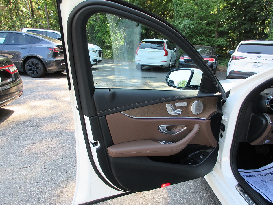 Mercedes-Benz E-Class photo 9