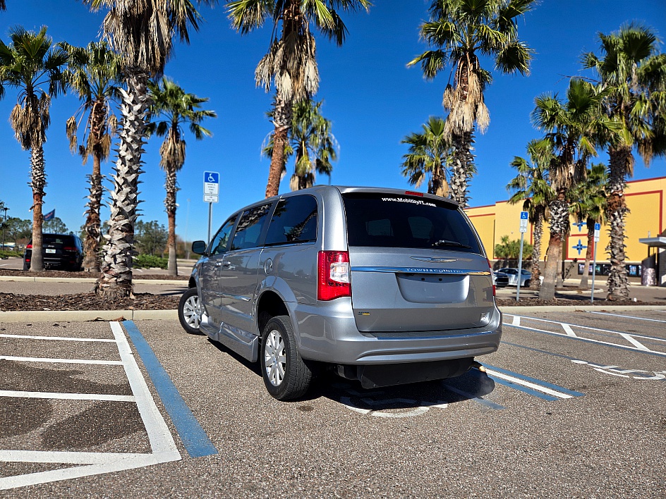 2016 Chrysler Town & Country Touring
