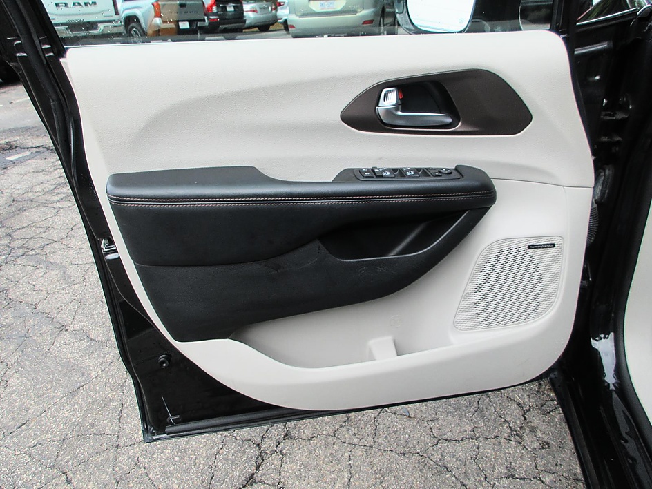 2019 Chrysler Pacifica Touring L Plus - Photo 16