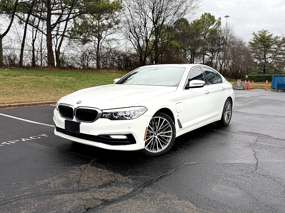 2018 BMW 5 Series 530e's photo