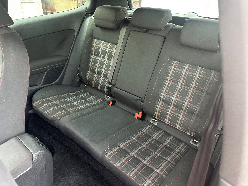 2010 Volkswagen GTI Base - Photo 15