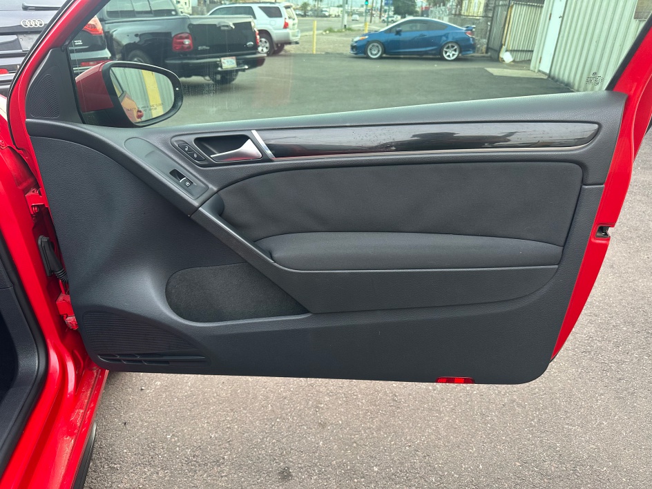 2010 Volkswagen GTI Base - Photo 18