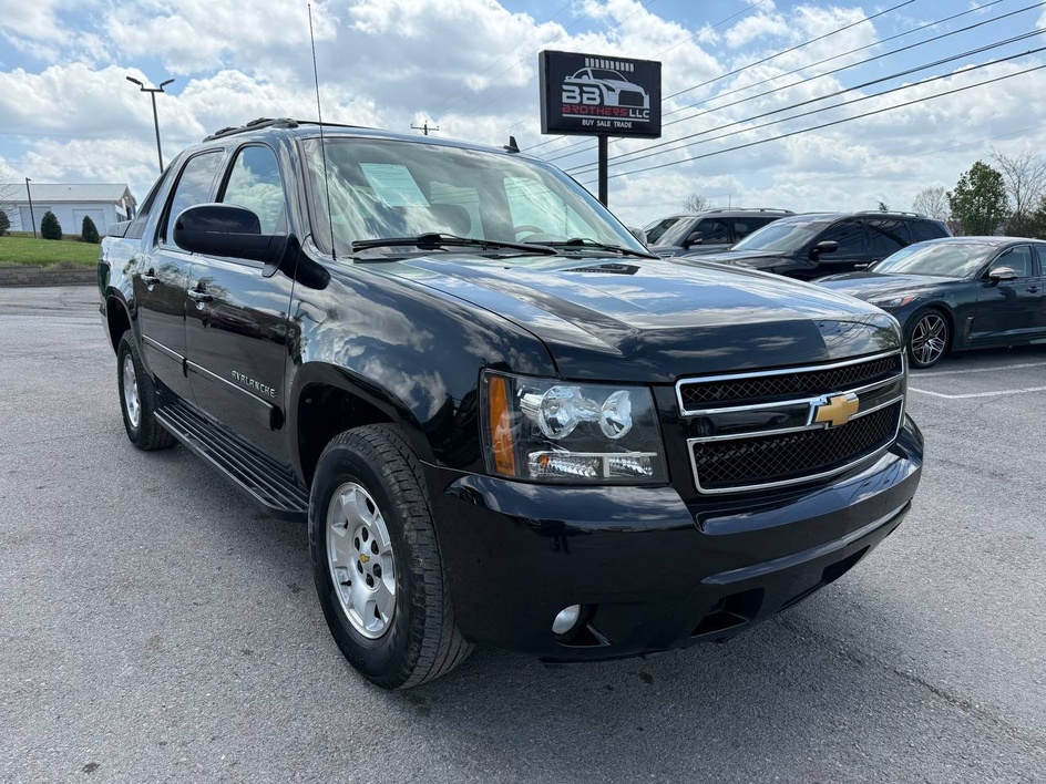 2012 Chevrolet Avalanche 4WD Avalanche LT's photo