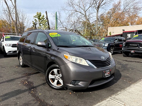 2012 Toyota Sienna LE