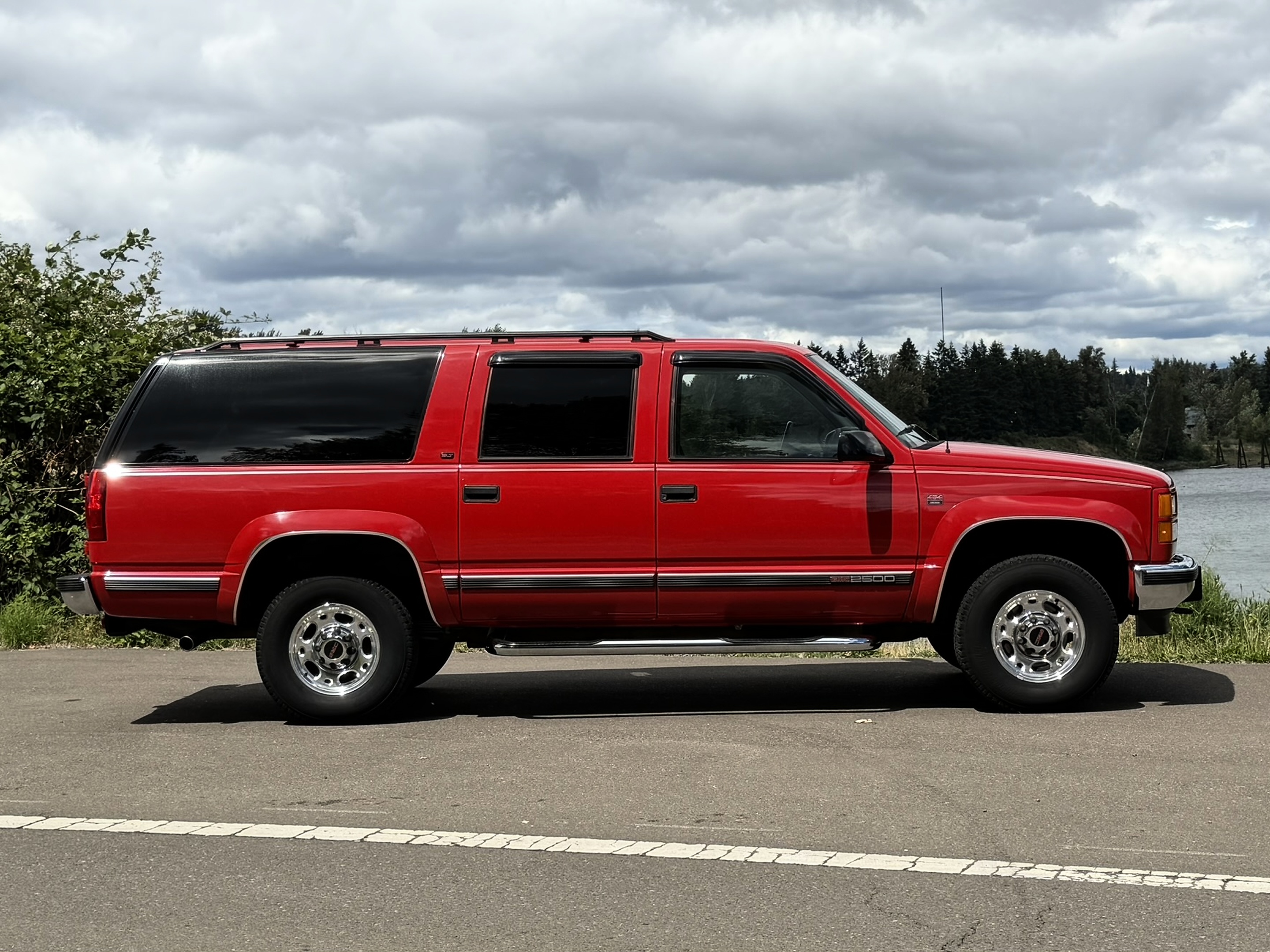 1997 GMC Suburban SL - Photo 14