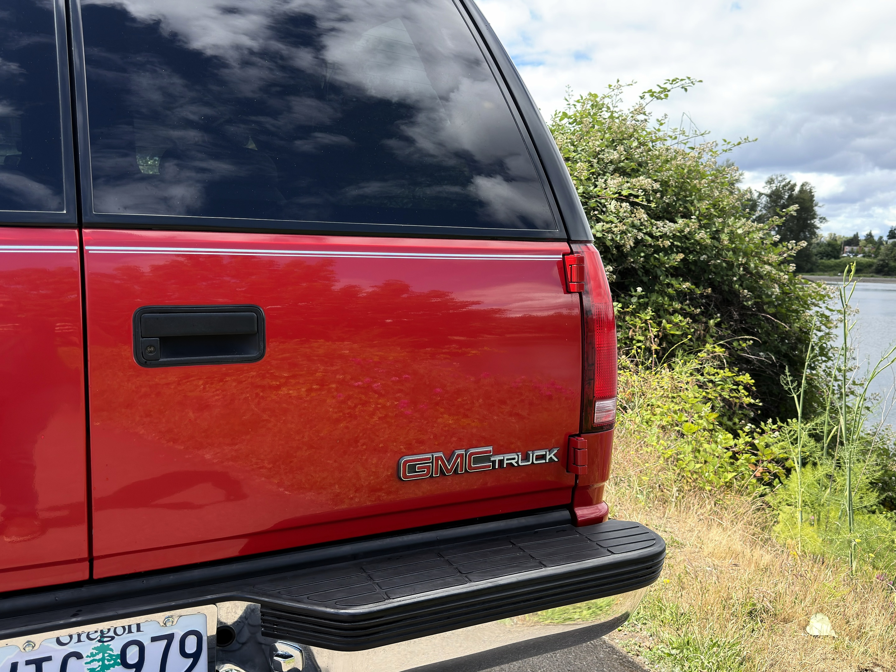 1997 GMC Suburban SL - Photo 9