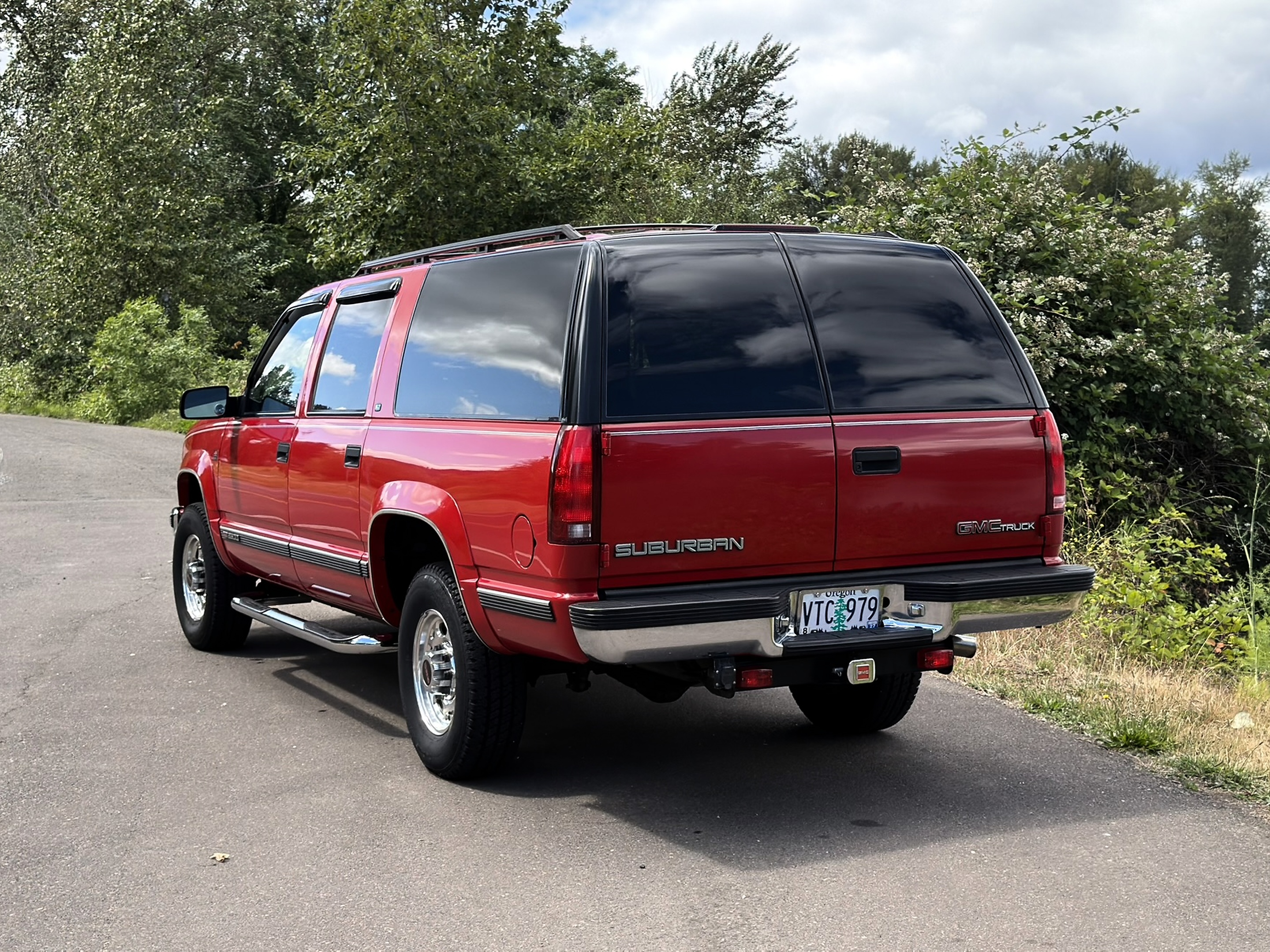 1997 GMC Suburban SL - Photo 4